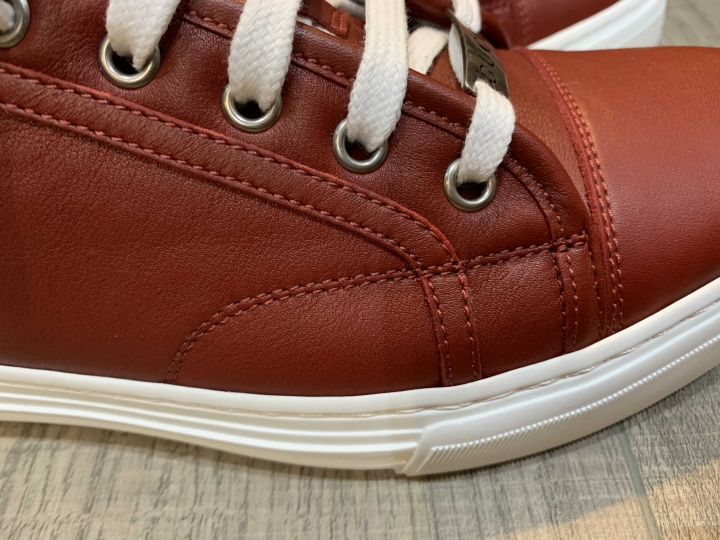 「開箱」怪奇鞋盒之紅身白底GUCCI休閒鞋