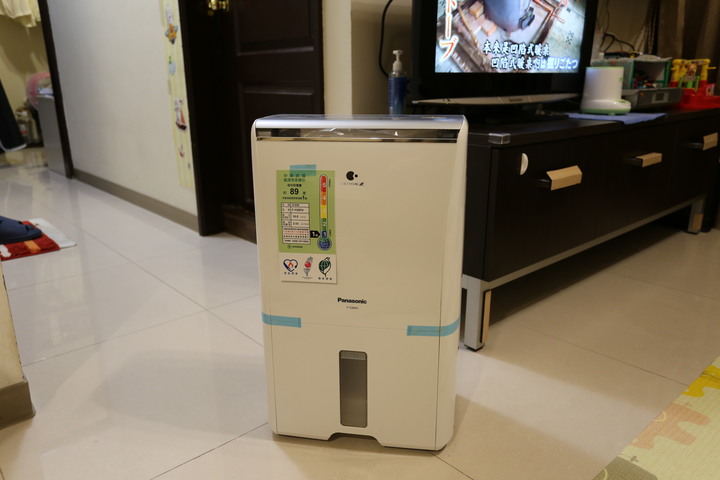 Panasonic帶給我居家空間每天的谷關好空氣,清淨除溼機F-Y20FH開箱及使用心得!!