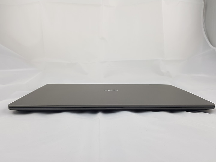 「小亞開箱」LG Gram 15Z90N 輕薄長續航且高性能的職場利器