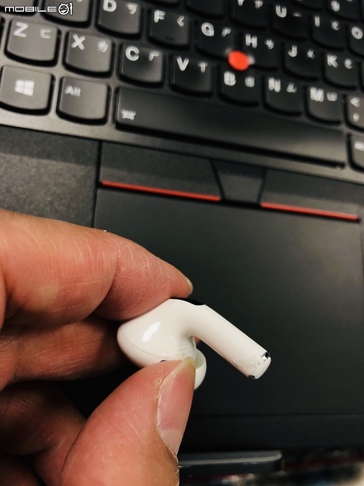 Airpods Pro 右耳底部出現腐蝕情況(今年2月份購入)