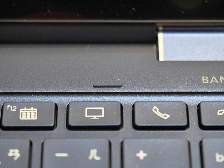 造型吸睛、輕巧便攜、使用順暢 — 商用筆電的最優選 — 《HP EliteBook Dragonfly》體驗心得
