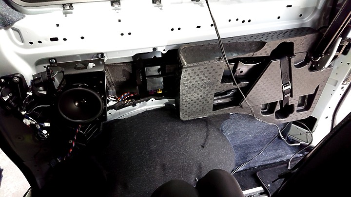 V250d後座低音喇叭更換紀錄兼隔音強化工程