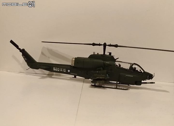 1/72 中華民國陸軍 AH-1W 超級眼鏡蛇