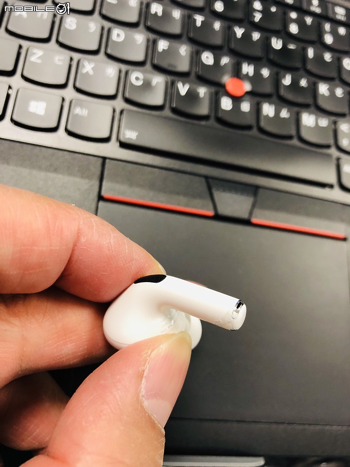 Airpods Pro 右耳底部出現腐蝕情況(今年2月份購入)