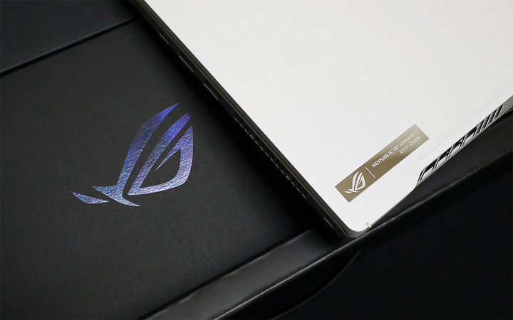 點我看大圖 終於搶到ROG Zephyrus G14 R9 AniMe有燈版!