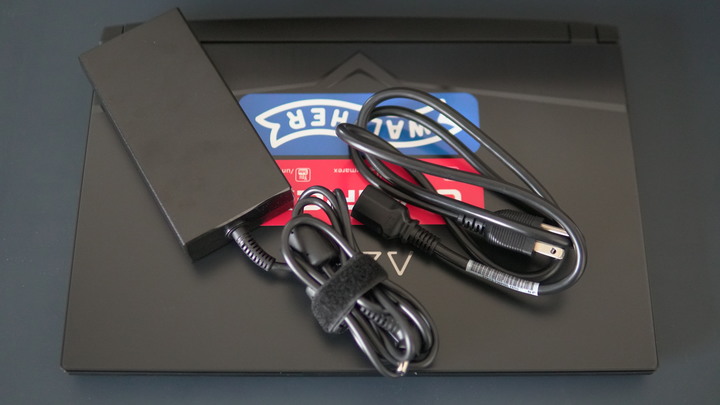 點我看大圖 商務低調與電競效能的碰撞-GIGABYTE AERO 15 XB評測