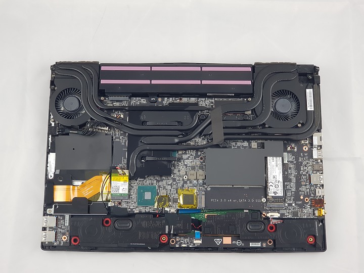 「小亞開箱」MSI GP65 Leopard 9SE 電競筆電，非用我不可