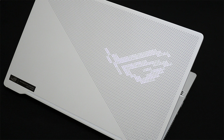 點我看大圖 終於搶到ROG Zephyrus G14 R9 AniMe有燈版!