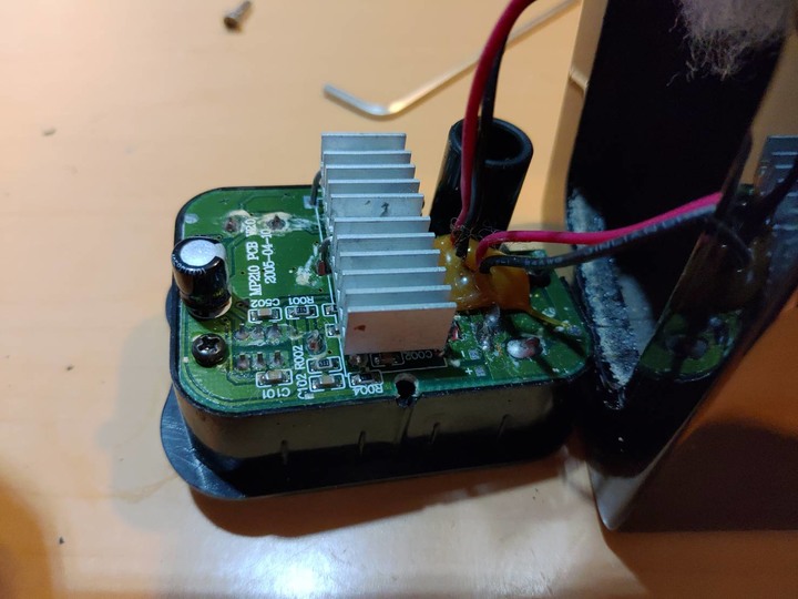 遲了13年的開箱 edifier mp210