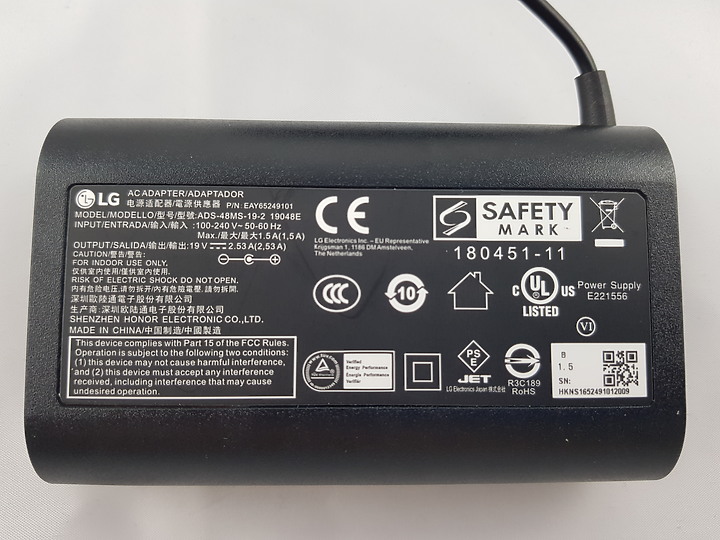 「小亞開箱」LG Gram 15Z90N 輕薄長續航且高性能的職場利器