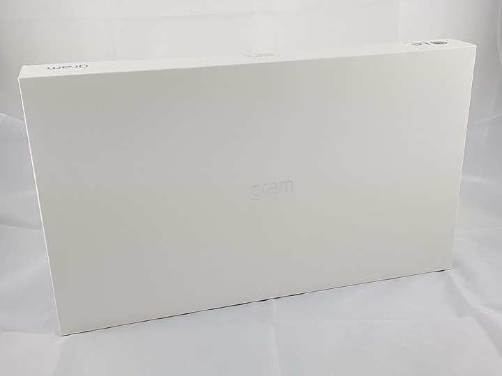 「小亞開箱」LG Gram 15Z90N 輕薄長續航且高性能的職場利器