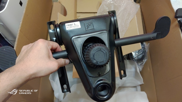 【ROG Chariot RGB SL300C】RGB電競椅（簡單開箱）