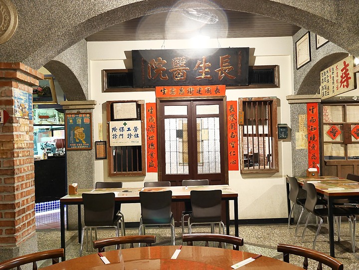 【是食記也是遊記】臺中市 北區 香蕉新樂園 — 營運了30年，即將畢業的臺灣懷舊餐廳