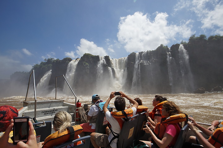 【外星貓遊地球】慶祝世界地球日50周年，一起喚起大家對地球環境保護的重視！（阿根廷－伊瓜蘇瀑布）