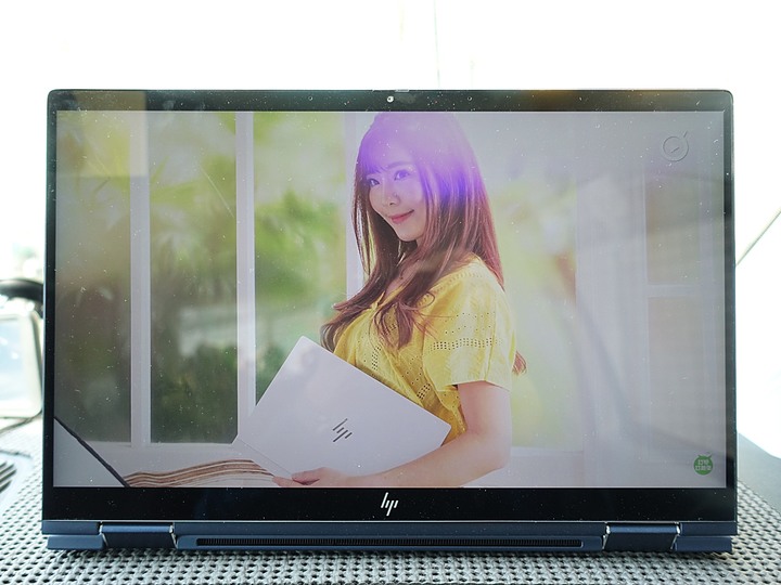造型吸睛、輕巧便攜、使用順暢 — 商用筆電的最優選 — 《HP EliteBook Dragonfly》體驗心得