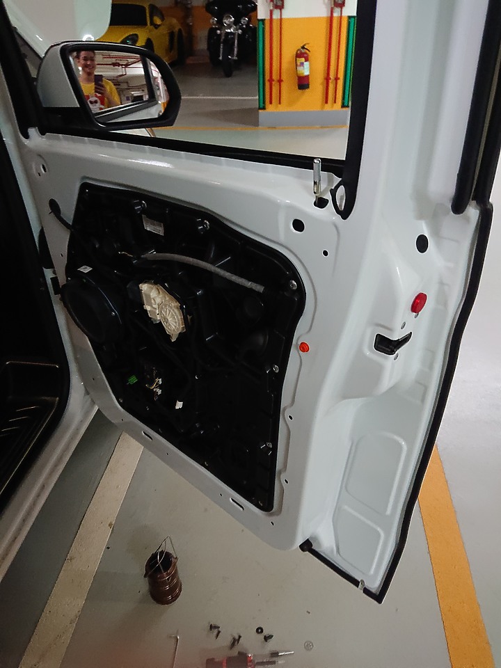 V250d後座低音喇叭更換紀錄兼隔音強化工程