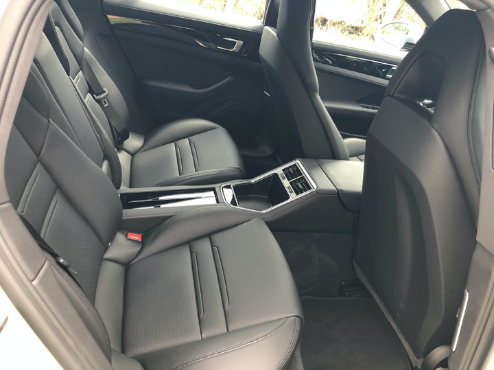 Porsche桃園概念店賞車＋Panamera試乘分享