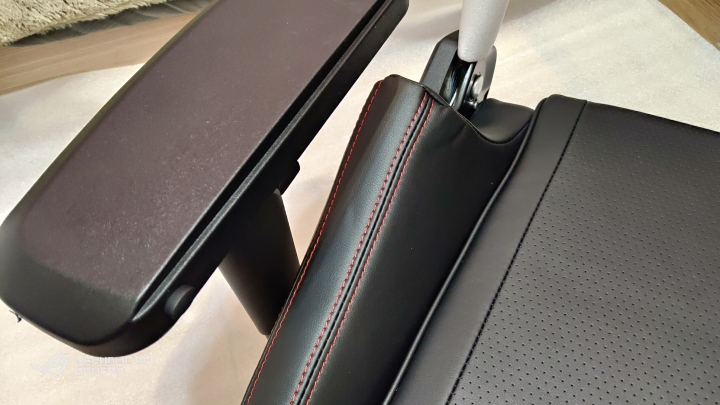 【ROG Chariot RGB SL300C】RGB電競椅（簡單開箱）