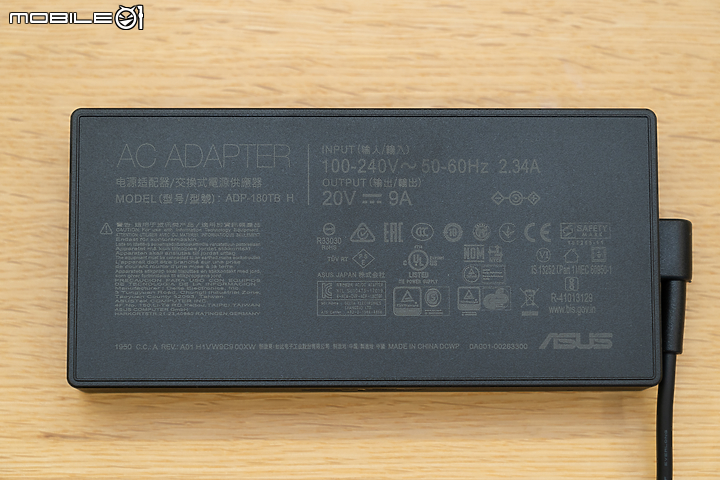 ASUS ProArt StudioBook Pro X W730 測試 隨行的創意工作站！