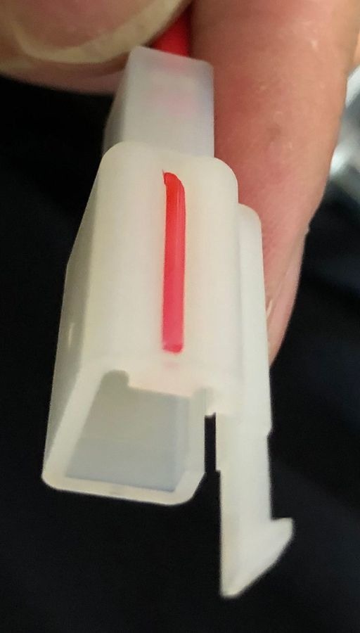 請問GTR化油版的龍頭2P快接插頭怎麼拆開?