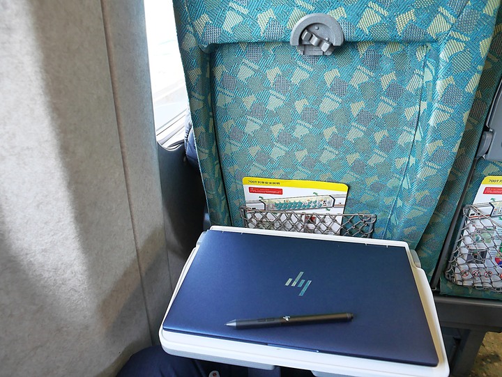 造型吸睛、輕巧便攜、使用順暢 — 商用筆電的最優選 — 《HP EliteBook Dragonfly》體驗心得