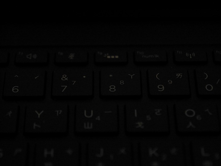 造型吸睛、輕巧便攜、使用順暢 — 商用筆電的最優選 — 《HP EliteBook Dragonfly》體驗心得
