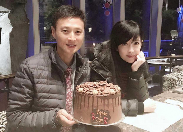 不能忍啊!!!周慧敏呼籲在家防疫,倪震上街私會正妹(╯‵□′)╯︵┴─┴