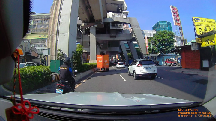 想檢舉-安全島最內側隙縫危險超車，這屬於哪種違規事項