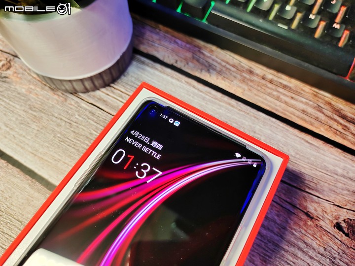 【 簡易開箱 】OnePlus 8 Pro - 2020上半年綜合表現最佳旗艦手機、2K+120Hz頂級螢幕、氧os流暢系統