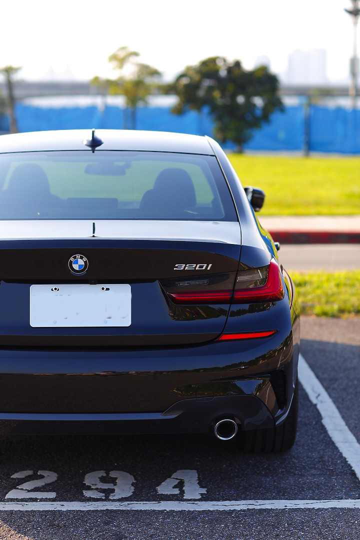 科技讓帥氣操控更完善-BMW G20 320i 滿千公里心得