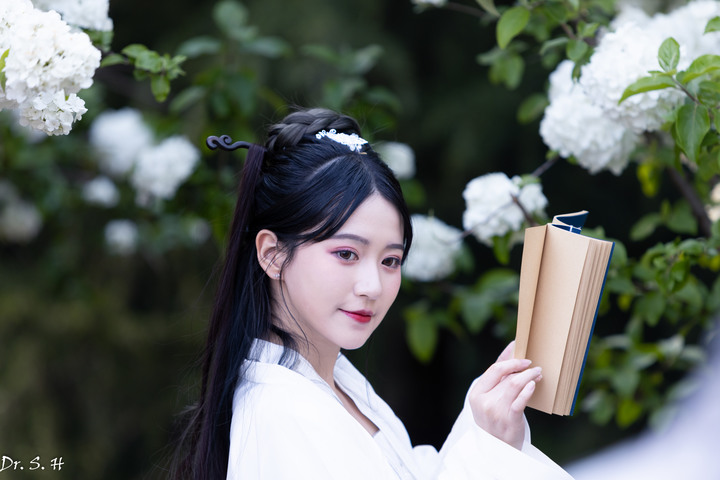 午後野餐, 精緻美女.....有點像林依晨
