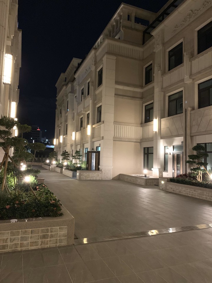 [開箱] 簡單舒適的現代宅，新增後花園