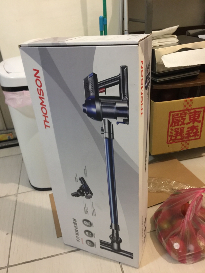 花蓮小鬼屋～一次開箱7台吸塵器 DYSON V8 V10 DC74 . 伊萊克斯 Z B3107. BOSCH BCH6AT25TW .湯姆森 ～跟最近新買的V11~小鬼屋 歷年吸塵器大比拼