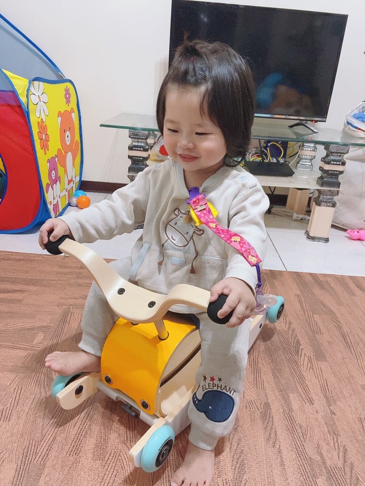💋分享在FB社團媽媽推爆的 涵涵第一台 wishbone多功能滑步車💋