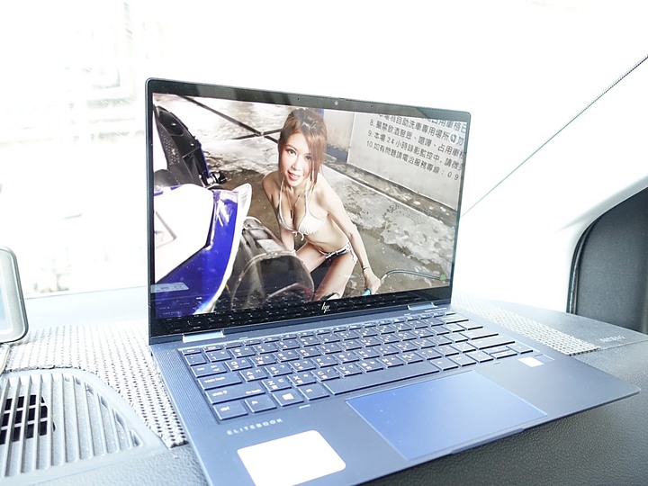 造型吸睛、輕巧便攜、使用順暢 — 商用筆電的最優選 — 《HP EliteBook Dragonfly》體驗心得
