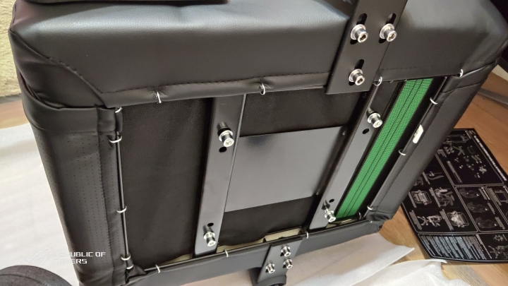 【ROG Chariot RGB SL300C】RGB電競椅（簡單開箱）