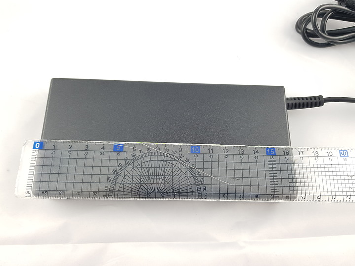 「小亞開箱」MSI GP65 Leopard 9SE 電競筆電，非用我不可