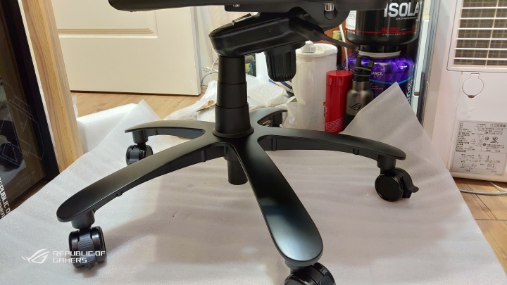 【ROG Chariot RGB SL300C】RGB電競椅（簡單開箱）