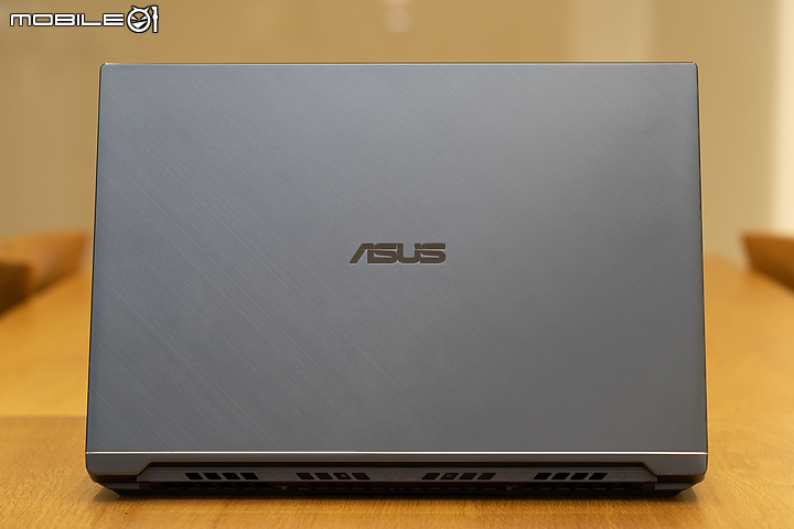 ASUS ProArt StudioBook Pro X W730 測試 隨行的創意工作站！