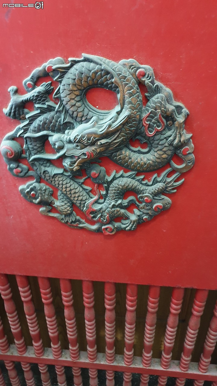 《求教》還願紅鐵門及舊鐵窗如何美化?