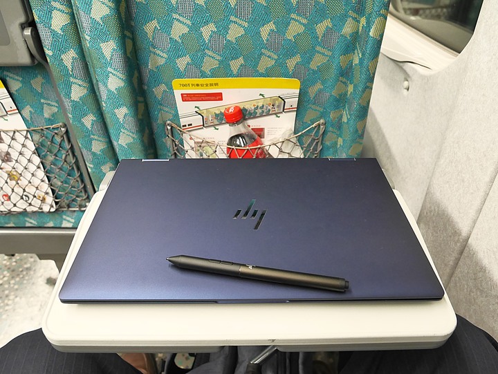 造型吸睛、輕巧便攜、使用順暢 — 商用筆電的最優選 — 《HP EliteBook Dragonfly》體驗心得