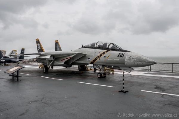電影「捍衛戰士」(Top Gun)的Maverick座機重現—美國德州USS Lexington Museum on the Bay