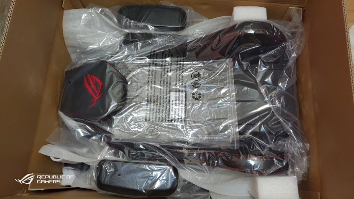 【ROG Chariot RGB SL300C】RGB電競椅（簡單開箱）