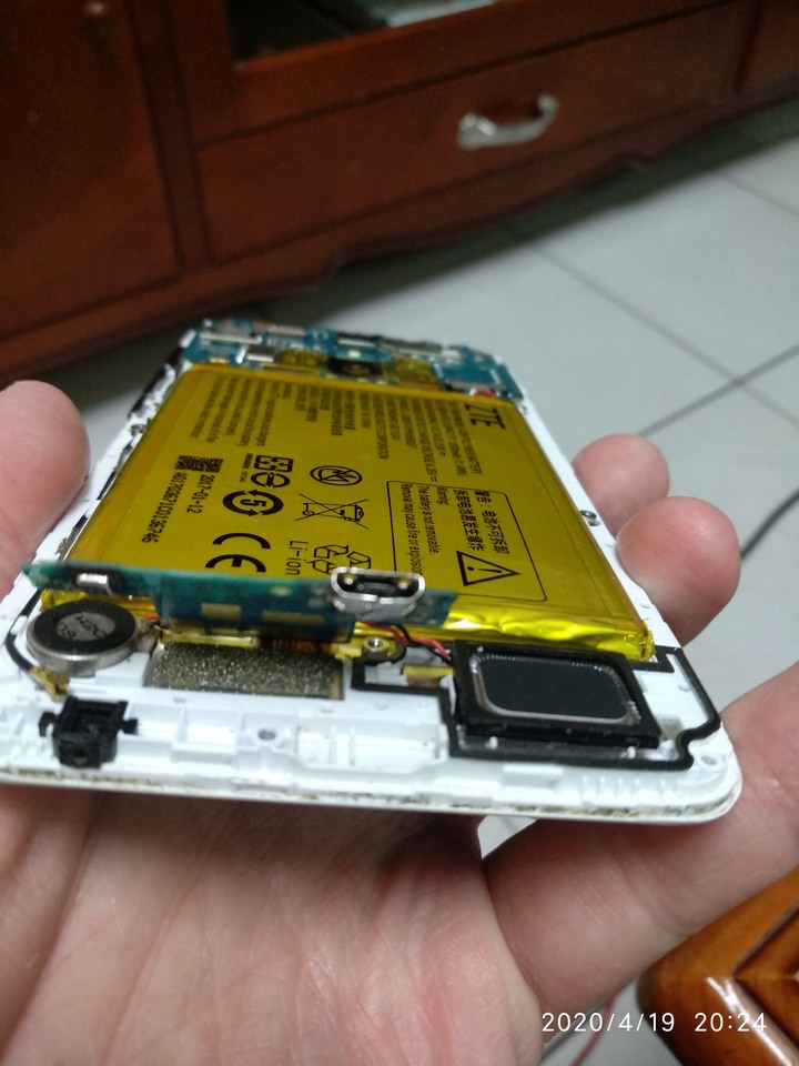 手機充電座故障！！