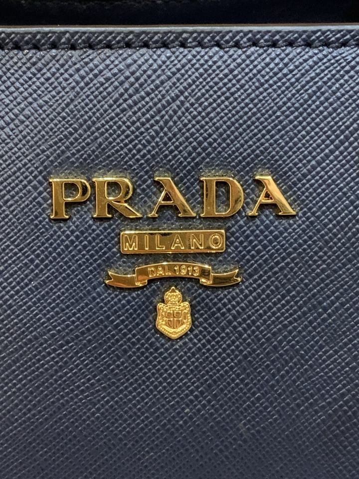「開箱」背著Prada的古馳雙豹子頭歐爸大叔