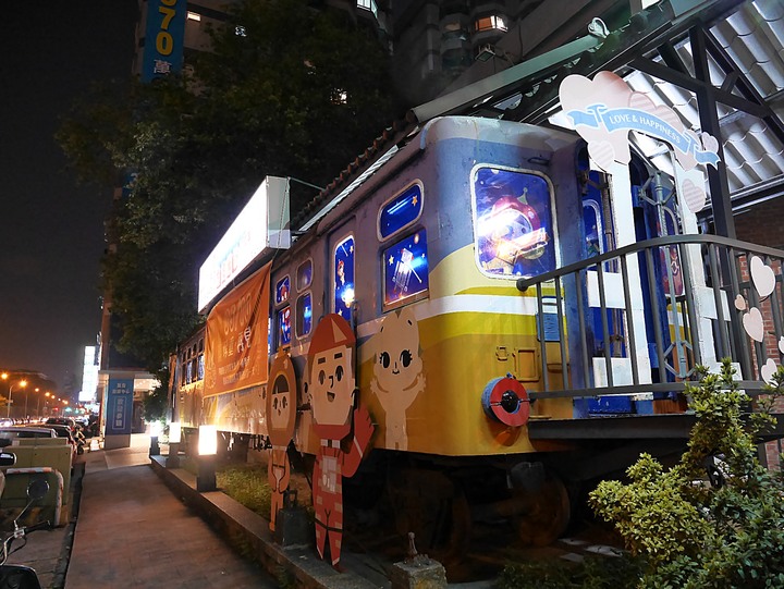【是食記也是遊記】臺中市 北區 香蕉新樂園 — 營運了30年,即將畢業的臺灣懷舊餐廳