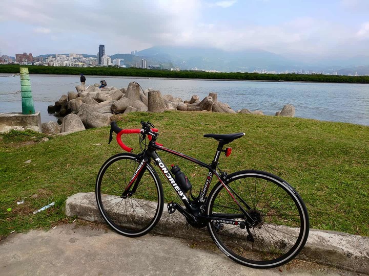 請問有人騎過FONDRIEST R20 嗎？