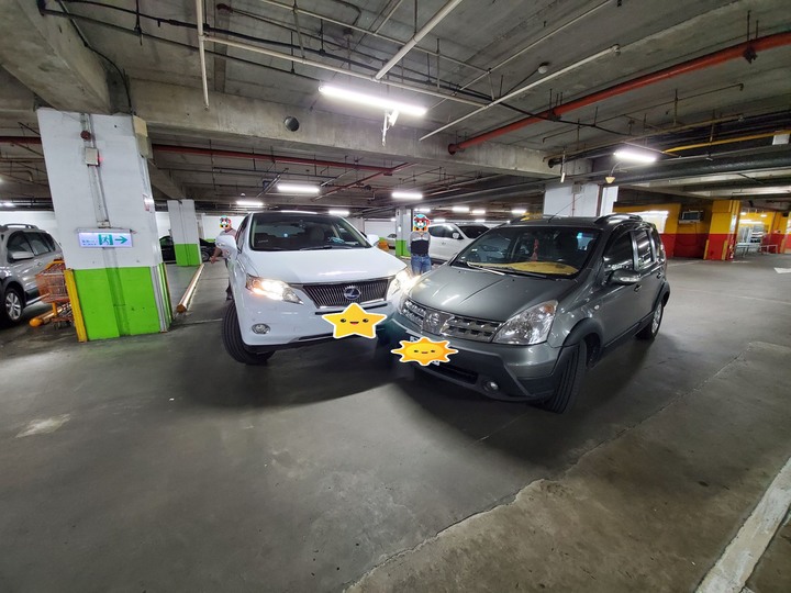 請問一下 小弟的車在大潤發停車場被撞   我這樣是有肇事責任嗎