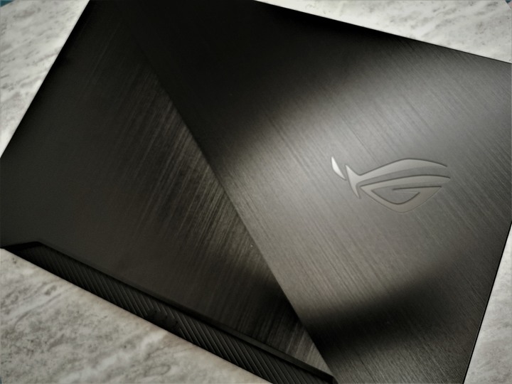 [開箱] ROG Zephyrus GA502IU出征，7奈米電競筆電世代來臨