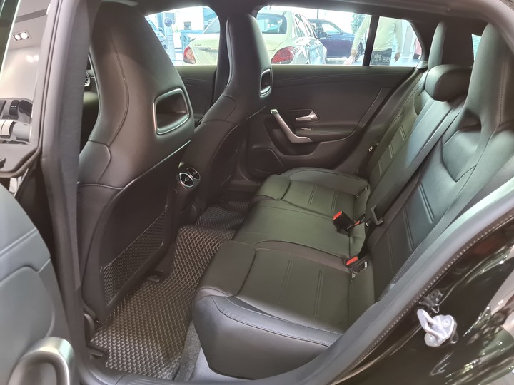 點我看大圖 賓士新車陪同交車記錄 A200 Sedan & CLA200 Shooting Brake